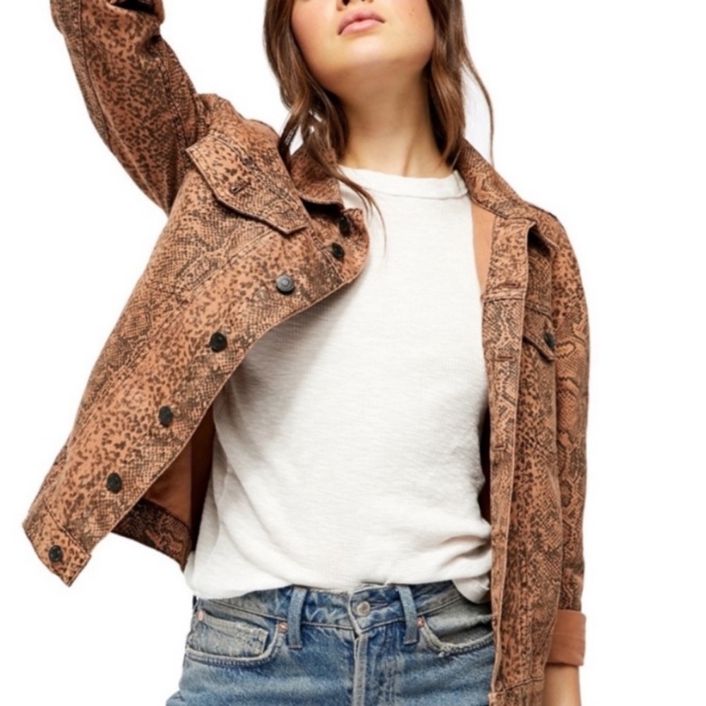 🦋SPRING SALE🦋 Free People Denim Jacket